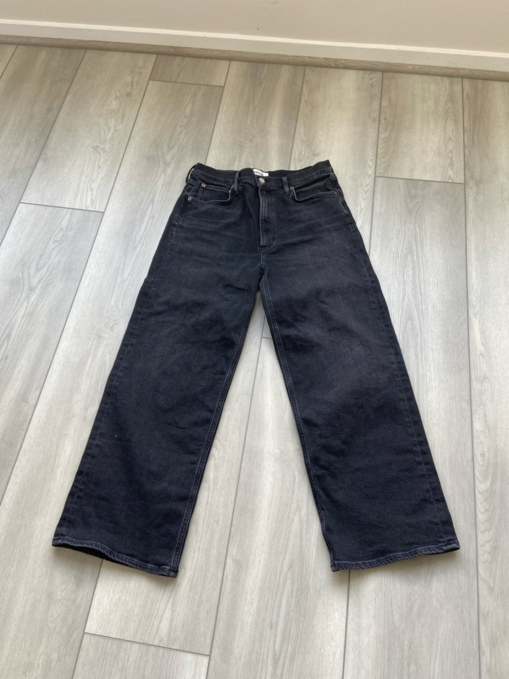 Women’s AGolde REN in black wash - Picture 2 of 5